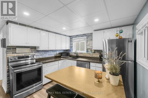 49 Ninth Avenue, Brantford, ON - Indoor Photo Showing Kitchen