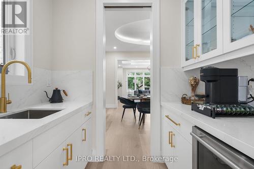 262 Senlac Road, Toronto (Willowdale West), ON - Indoor Photo Showing Kitchen