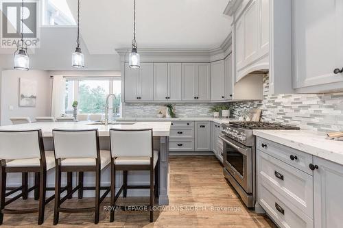 119 Wendake Road, Tiny, ON - Indoor Photo Showing Kitchen With Upgraded Kitchen