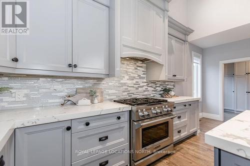 119 Wendake Road, Tiny, ON - Indoor Photo Showing Kitchen With Upgraded Kitchen