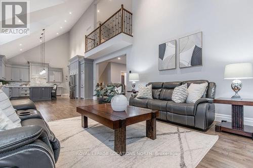 119 Wendake Road, Tiny, ON - Indoor Photo Showing Living Room