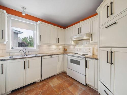 Kitchen - 201-718 Place De Monaco, Laval (Chomedey), QC - Indoor Photo Showing Kitchen With Double Sink