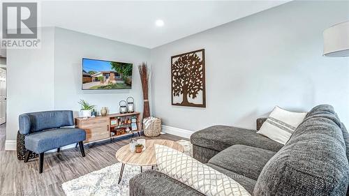 2086 8Th Ave E, Owen Sound, ON - Indoor Photo Showing Living Room