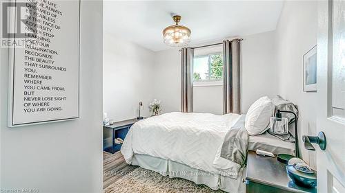 2086 8Th Ave E, Owen Sound, ON - Indoor Photo Showing Bedroom