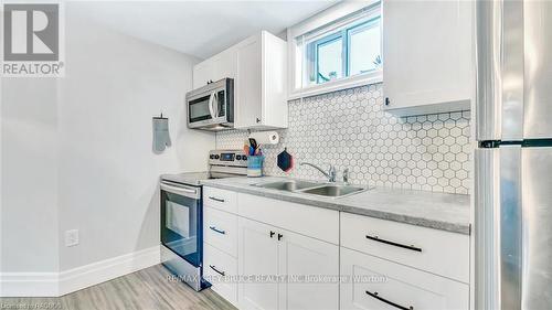 2086 8Th Ave E, Owen Sound, ON - Indoor Photo Showing Kitchen With Double Sink