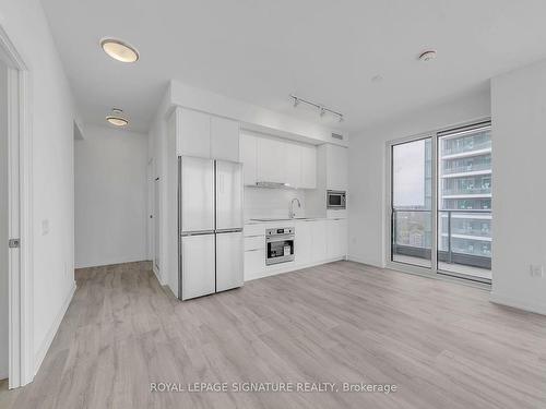 S2602-8 Olympic Garden Dr, Toronto, ON - Indoor Photo Showing Kitchen