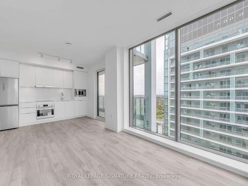 S2602-8 Olympic Garden Dr, Toronto, ON - Indoor Photo Showing Kitchen