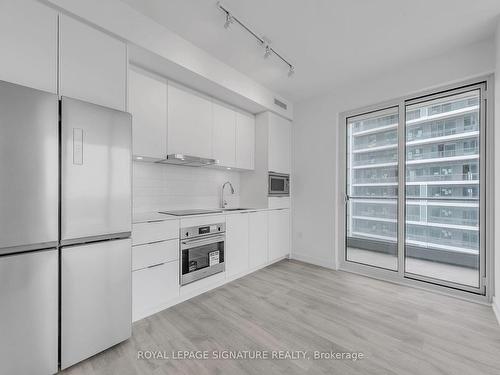 S2602-8 Olympic Garden Dr, Toronto, ON - Indoor Photo Showing Kitchen