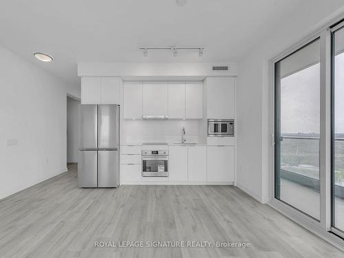 S2602-8 Olympic Garden Dr, Toronto, ON - Indoor Photo Showing Kitchen