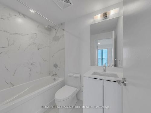 S2602-8 Olympic Garden Dr, Toronto, ON - Indoor Photo Showing Bathroom