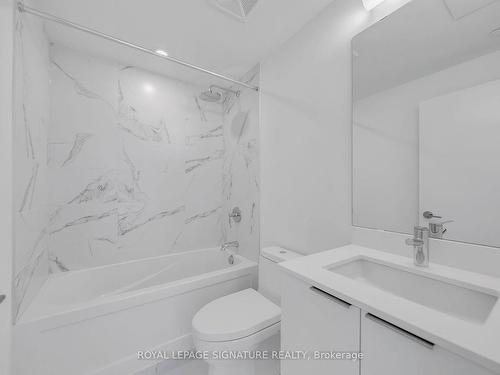 S2602-8 Olympic Garden Dr, Toronto, ON - Indoor Photo Showing Bathroom