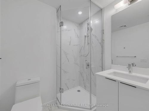 S2602-8 Olympic Garden Dr, Toronto, ON - Indoor Photo Showing Bathroom