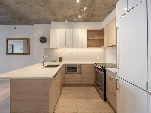 Kitchen - 1516-1800 Boul. René-Lévesque O., Montréal (Ville-Marie), QC - Indoor Photo Showing Kitchen With Upgraded Kitchen