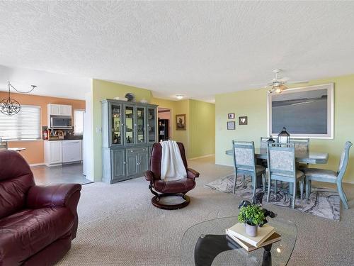 36-100 Gifford Rd, Ladysmith, BC - Indoor Photo Showing Living Room