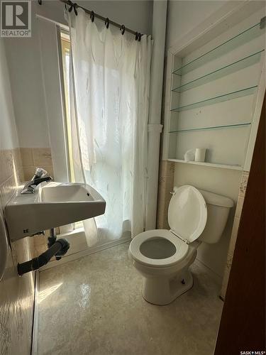 543 12Th Street W, Prince Albert, SK - Indoor Photo Showing Bathroom