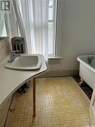 543 12Th Street W, Prince Albert, SK - Indoor Photo Showing Bathroom