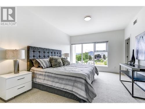 3030 Pandosy Street Unit# 310, Kelowna, BC - Indoor Photo Showing Bedroom