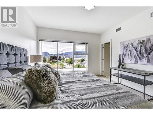 3030 Pandosy Street Unit# 310, Kelowna, BC - Indoor Photo Showing Bedroom