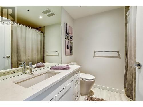 3030 Pandosy Street Unit# 310, Kelowna, BC - Indoor Photo Showing Bathroom