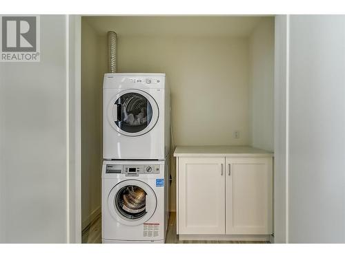 3030 Pandosy Street Unit# 310, Kelowna, BC - Indoor Photo Showing Laundry Room