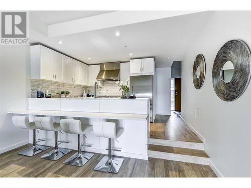 3030 Pandosy Street Unit# 310, Kelowna, BC - Indoor Photo Showing Kitchen With Upgraded Kitchen