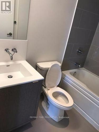 1511 - 88 Harbour Street, Toronto (Waterfront Communities), ON - Indoor Photo Showing Bathroom