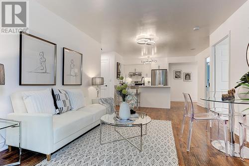 201 - 509 Beecroft Road, Toronto (Willowdale West), ON - Indoor Photo Showing Living Room