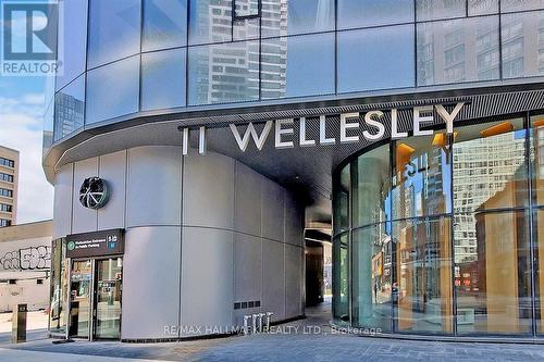 3909 - 11 Wellesley Street W, Toronto (Bay Street Corridor), ON - Outdoor