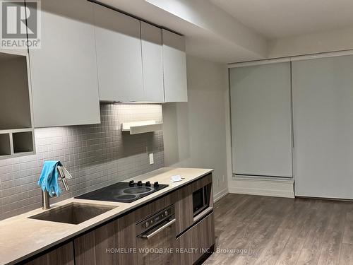 605 - 5 Buttermill Avenue, Vaughan, ON - Indoor Photo Showing Kitchen