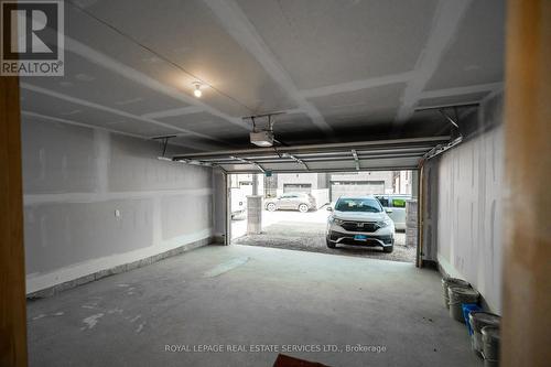 3321 Sixth Line, Oakville, ON - Indoor Photo Showing Garage