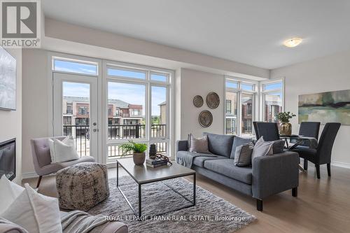 26 Gunton Street, Aurora (Bayview Northeast), ON - Indoor Photo Showing Living Room