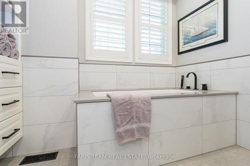 1 Bunker Place, Oro-Medonte, ON - Indoor Photo Showing Bathroom