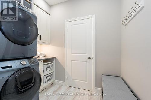 1 Bunker Place, Oro-Medonte, ON - Indoor Photo Showing Laundry Room