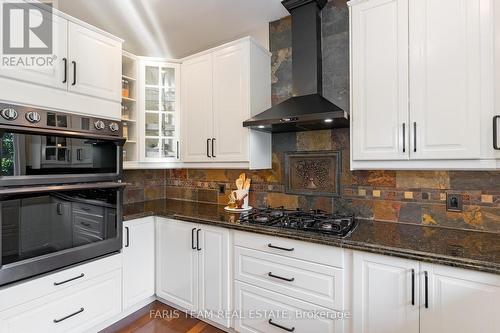 1 Bunker Place, Oro-Medonte, ON - Indoor Photo Showing Kitchen