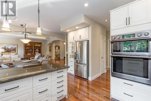 1 Bunker Place, Oro-Medonte, ON - Indoor Photo Showing Kitchen With Upgraded Kitchen