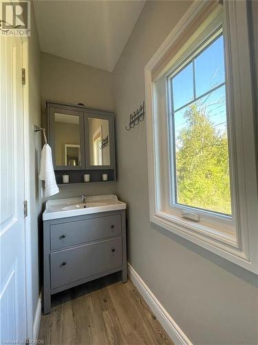 647 Bruce Road 13, Saugeen Indian Reserve 29, ON - Indoor Photo Showing Bathroom