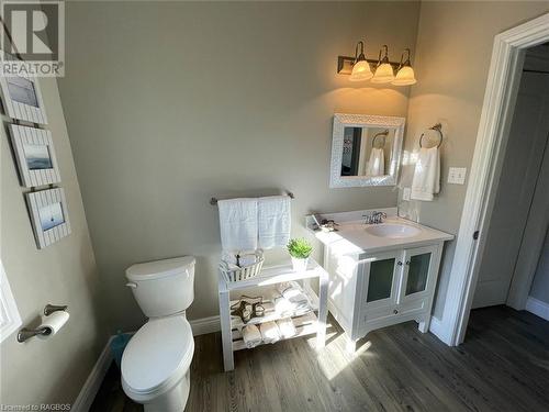 647 Bruce Road 13, Saugeen Indian Reserve 29, ON - Indoor Photo Showing Bathroom