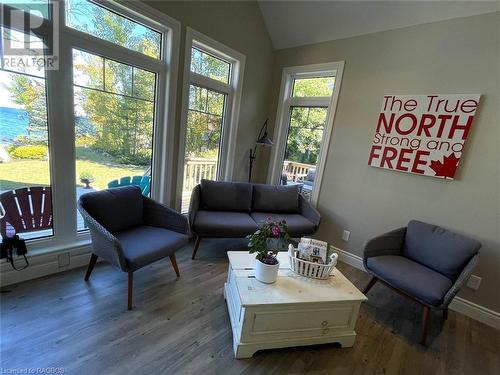 647 Bruce Road 13, Saugeen Indian Reserve 29, ON - Indoor Photo Showing Living Room