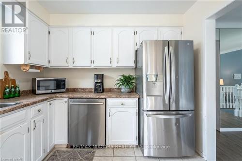 7 Royal Oak Drive, St. Catharines, ON - Indoor Photo Showing Kitchen