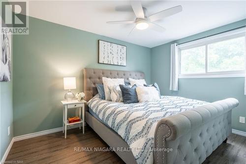 7 Royal Oak Drive, St. Catharines (Martindale Pond), ON - Indoor Photo Showing Bedroom