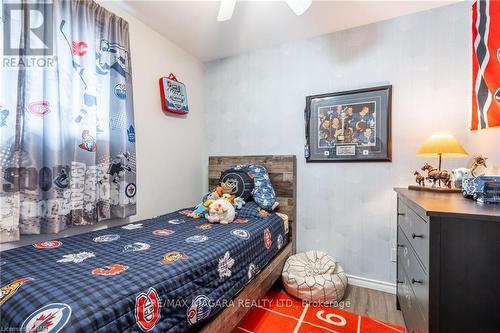 7 Royal Oak Drive, St. Catharines (Martindale Pond), ON - Indoor Photo Showing Bedroom