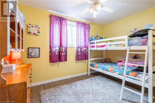 7 Royal Oak Drive, St. Catharines (Martindale Pond), ON - Indoor Photo Showing Bedroom