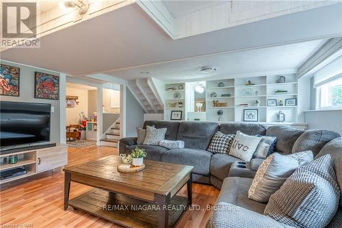 7 Royal Oak Drive, St. Catharines (Martindale Pond), ON - Indoor Photo Showing Living Room