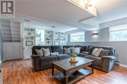 7 Royal Oak Drive, St. Catharines, ON - Indoor Photo Showing Living Room