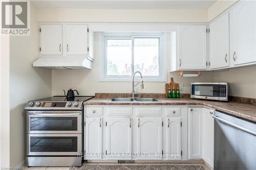 7 Royal Oak Drive, St. Catharines (Martindale Pond), ON - Indoor Photo Showing Kitchen With Double Sink