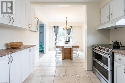 7 Royal Oak Drive, St. Catharines (Martindale Pond), ON - Indoor Photo Showing Kitchen