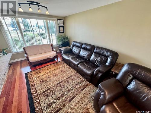 40 Driftwood Crescent, Yorkton, SK - Indoor Photo Showing Living Room