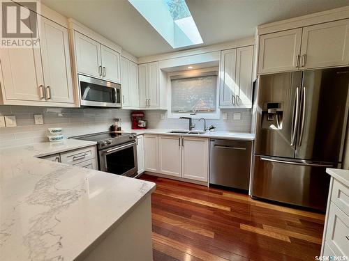 40 Driftwood Crescent, Yorkton, SK - Indoor Photo Showing Kitchen With Double Sink With Upgraded Kitchen