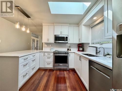 40 Driftwood Crescent, Yorkton, SK - Indoor Photo Showing Kitchen With Double Sink With Upgraded Kitchen