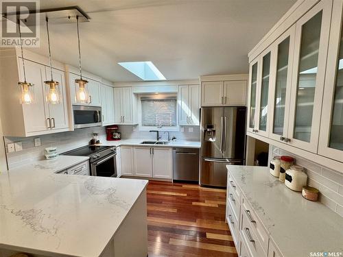 40 Driftwood Crescent, Yorkton, SK - Indoor Photo Showing Kitchen With Double Sink With Upgraded Kitchen